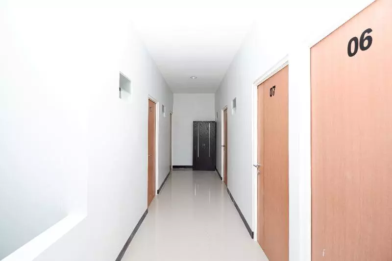 Hotel Oyo 1565 Palebon Residence