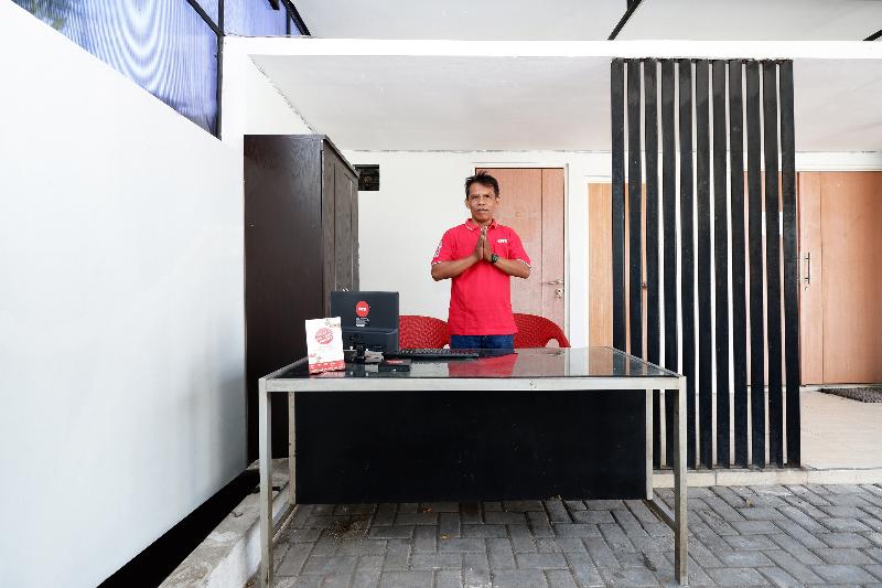 Hotel Oyo 1565 Palebon Residence