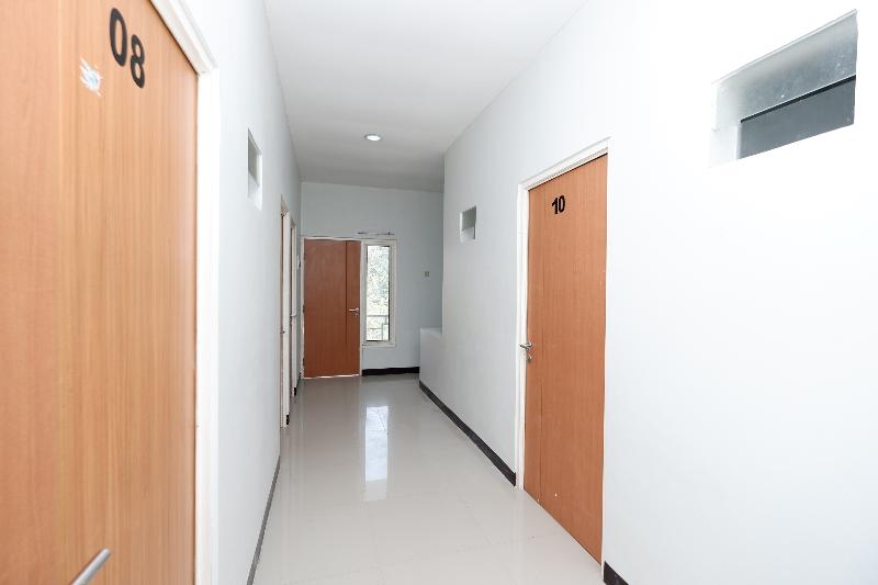 Hotel Oyo 1565 Palebon Residence