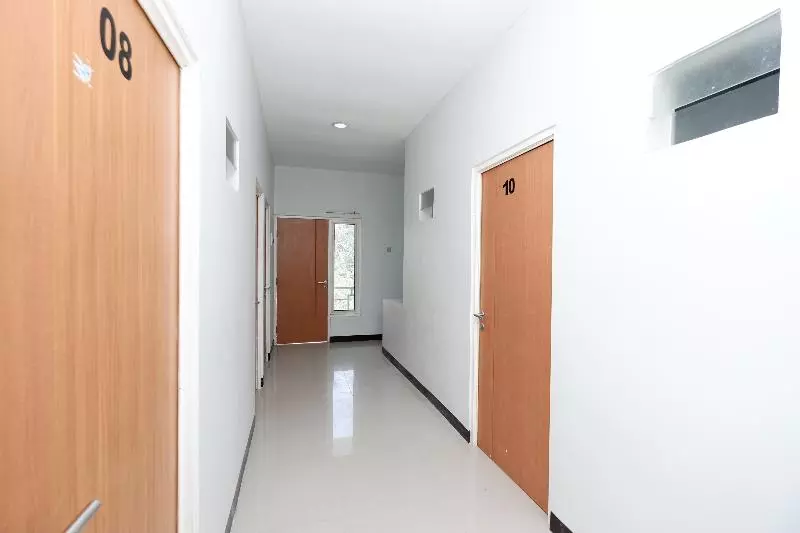 Hotel Oyo 1565 Palebon Residence