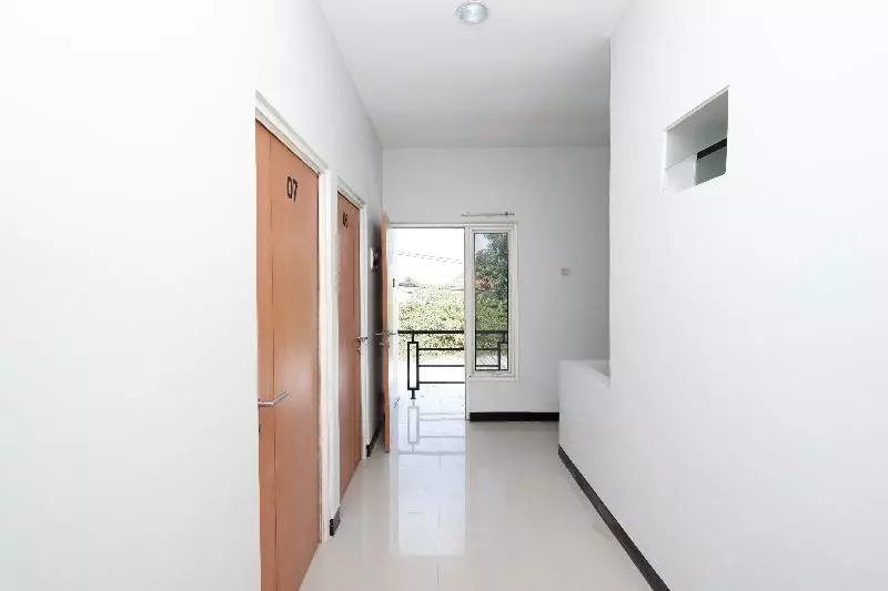 Hotel Oyo 1565 Palebon Residence