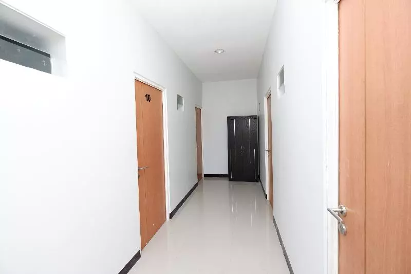 Hotel Oyo 1565 Palebon Residence