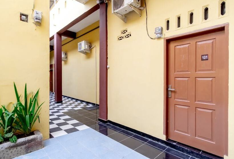 בית מלון כפרי Oyo 1668 Yvel Residence