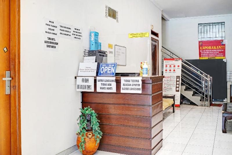 Hotel Oyo 1932 Srimahi Residence