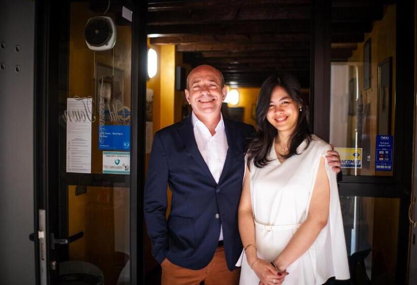 پانسیون Old Town Boutique Rooms