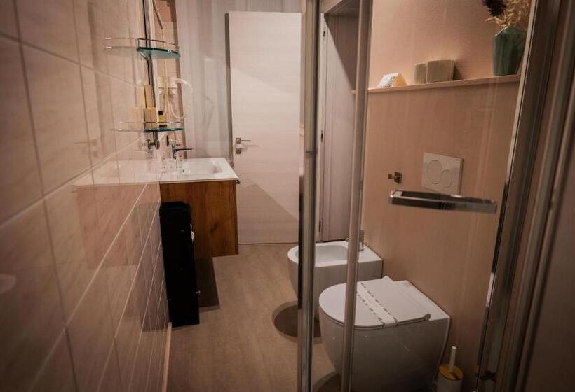 پانسیون Old Town Boutique Rooms