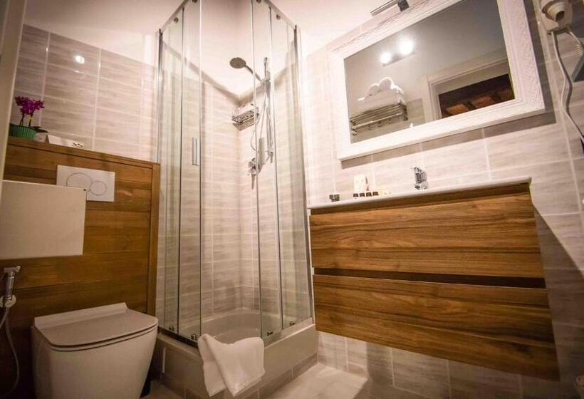 پانسیون Old Town Boutique Rooms