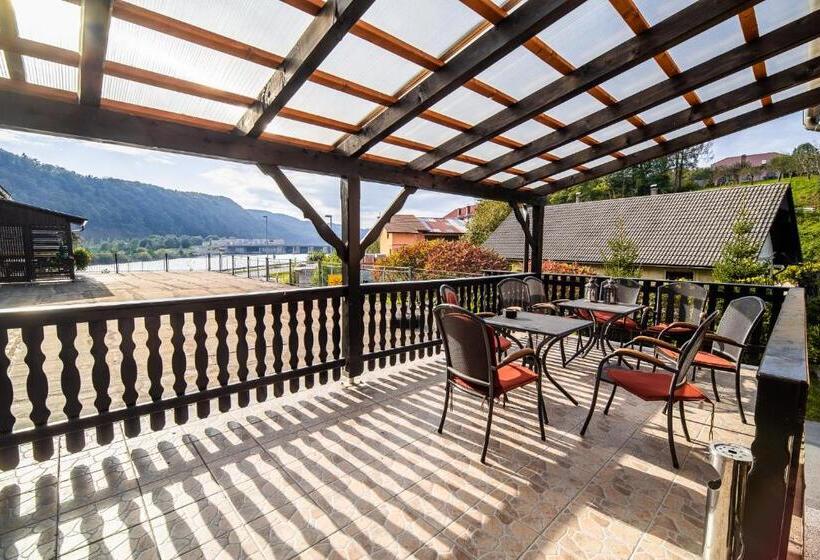 هاستل Rooms At Trimček