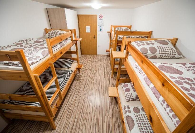 هاستل Rooms At Trimček