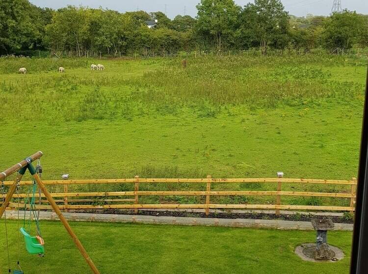 مبيت وإفطار Beech Lane Farmhouse