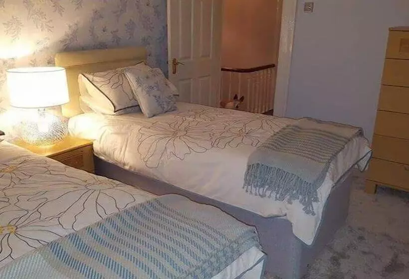 تختخواب و صبحانه Beech Lane Farmhouse