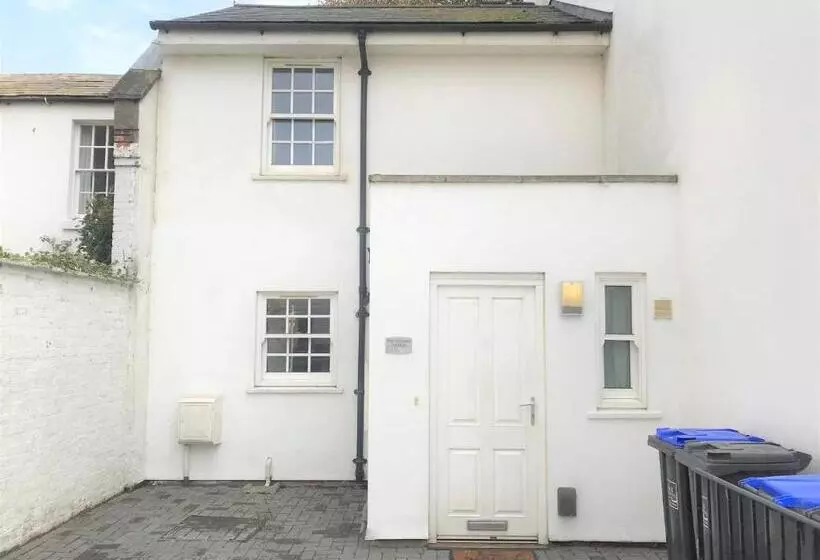 Seaside Cottage With Parking