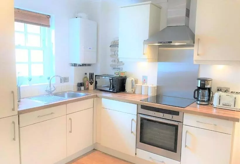 Seaside Cottage With Parking