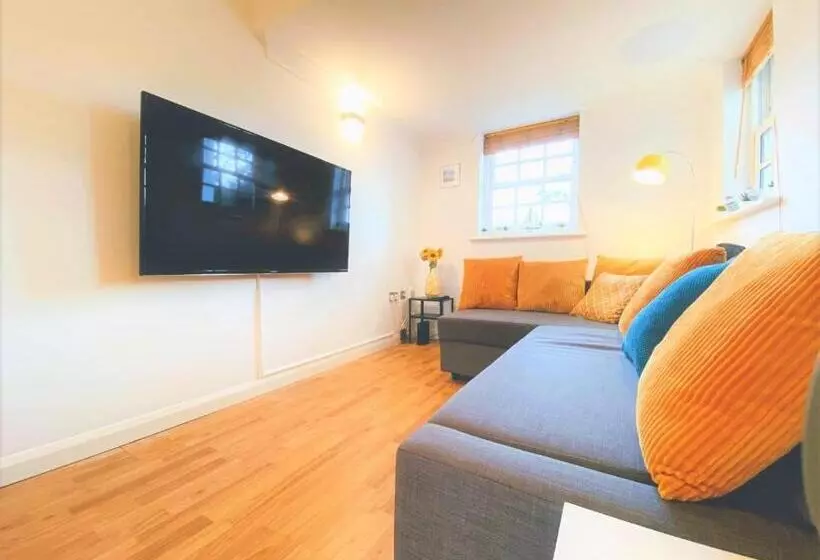 Seaside Cottage With Parking