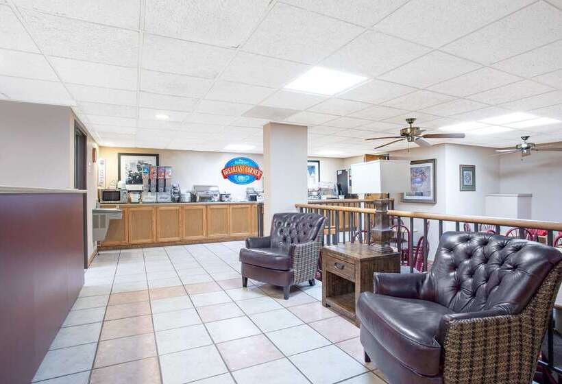 בית מלון כפרי Baymont By Wyndham Hays