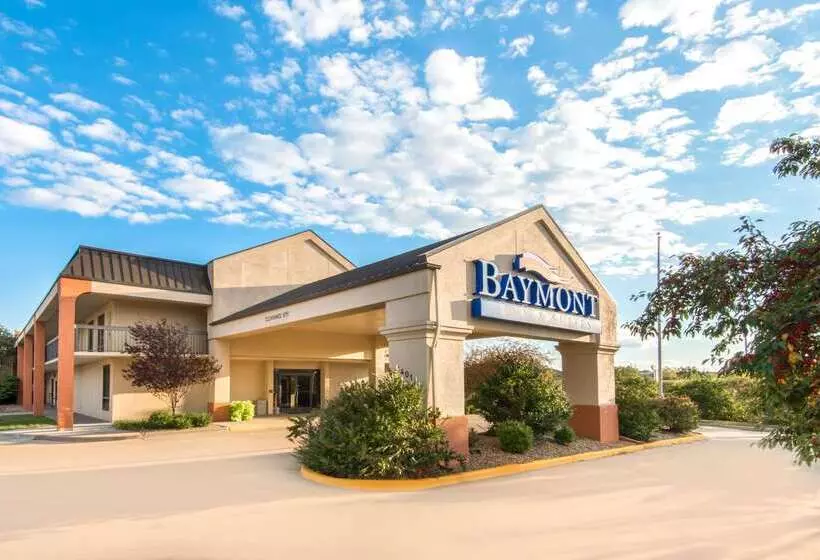 Отель Baymont By Wyndham Topeka