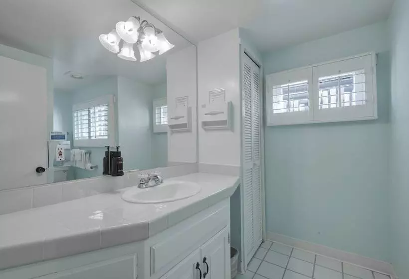 هتل Carmel Green Lantern Inn