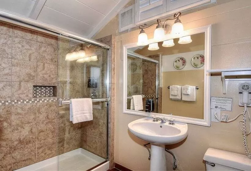 هتل Carmel Green Lantern Inn