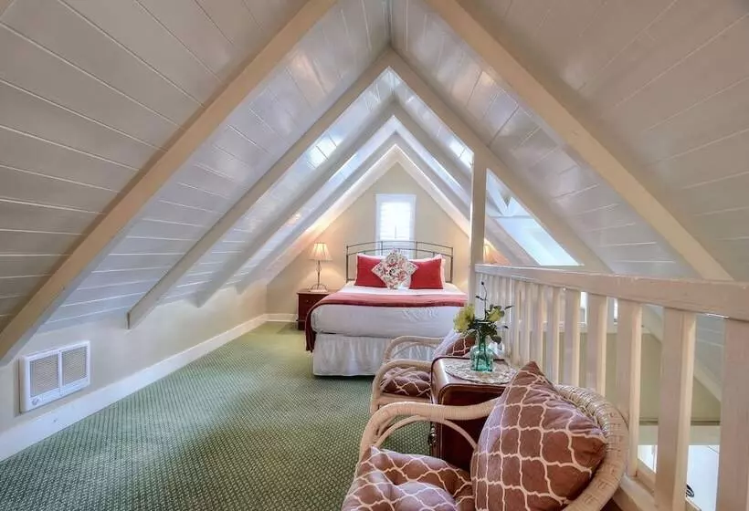 هتل Carmel Green Lantern Inn