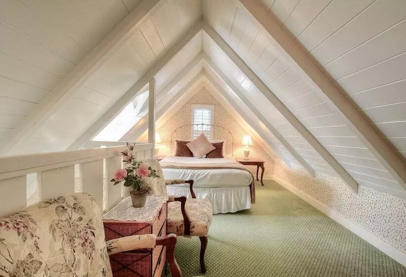 هتل Carmel Green Lantern Inn