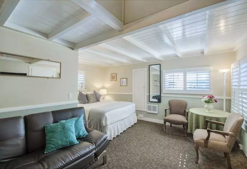 هتل Carmel Green Lantern Inn