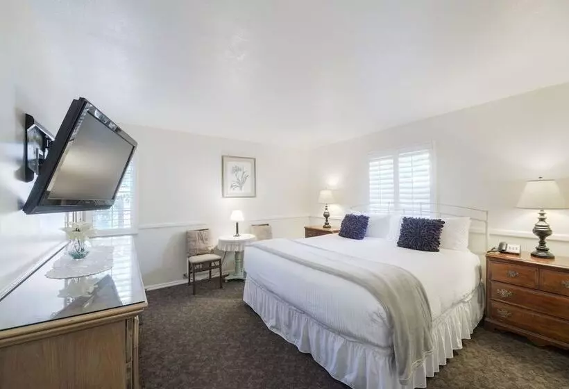 هتل Carmel Green Lantern Inn