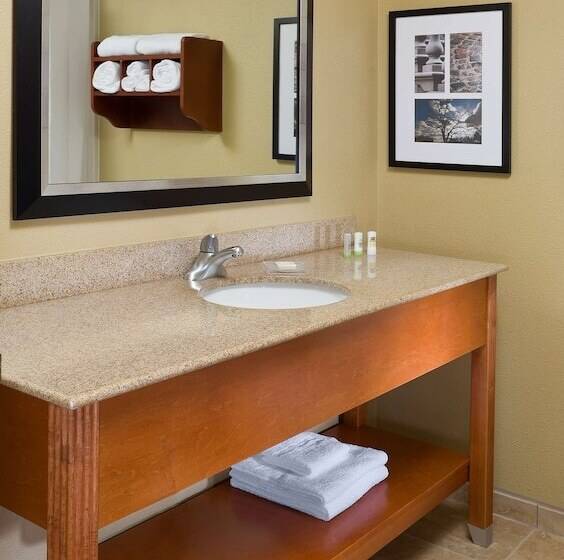 هتل Spark By Hilton South East Corpus Christi