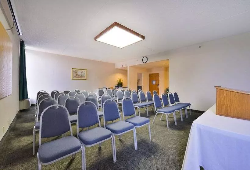 Greenstay Hotel & Suites Central