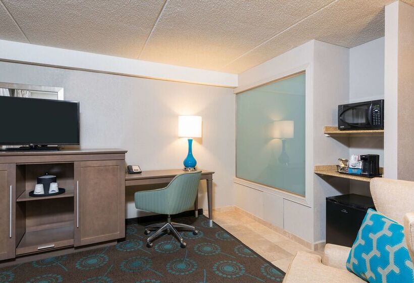 هتل Hampton Inn Bloomington