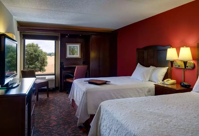 Отель Hampton Inn Chambersburg
