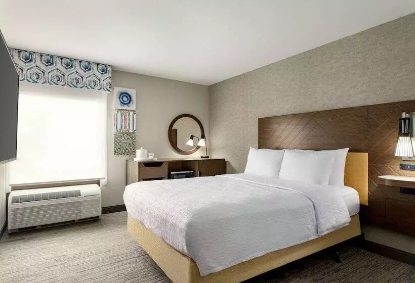 هتل Hampton Inn Kansas City Airport