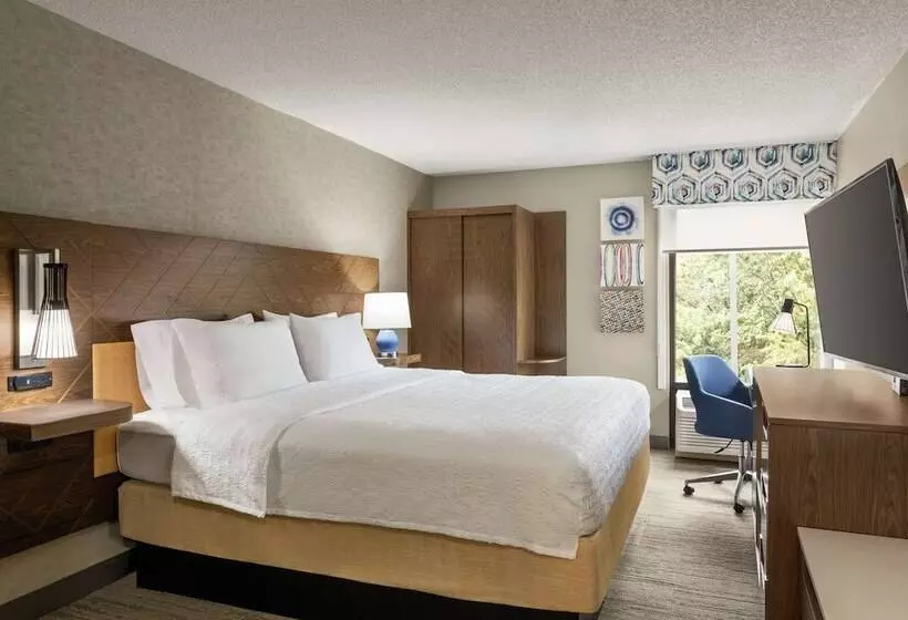 هتل Hampton Inn Kansas City Airport