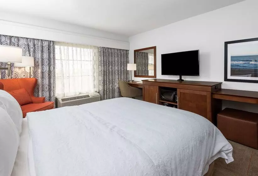 Отель Hampton Inn & Suites Florence Center