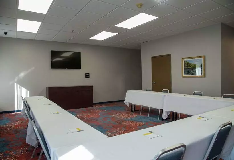 Отель Hampton Inn Summersville