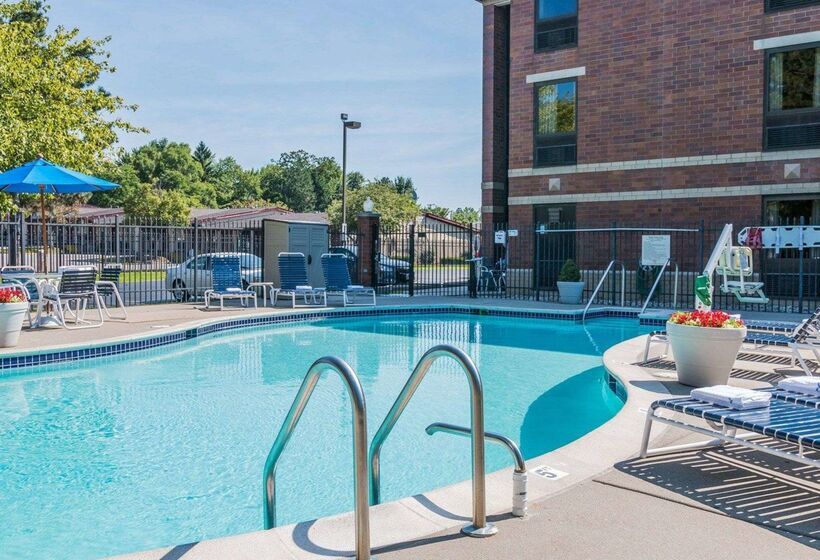 فندق Quality Inn Auburn Hills   Detroit North