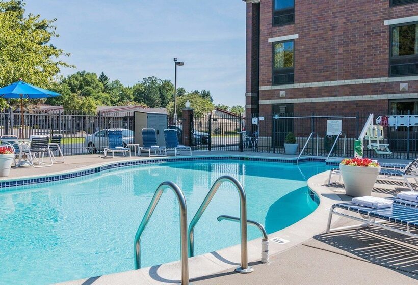 فندق Quality Inn Auburn Hills   Detroit North