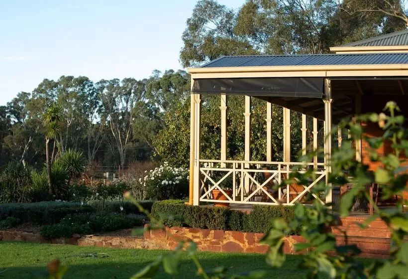 Byronsvale Vineyard And Accommodation