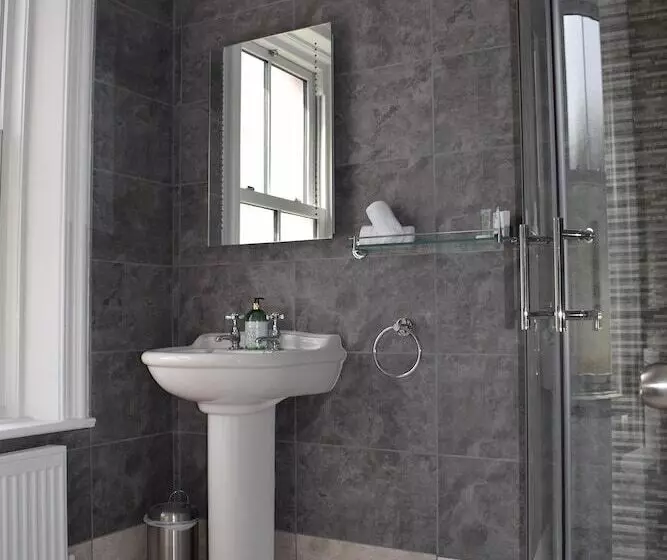 Majatalo Woodlyn Guest House