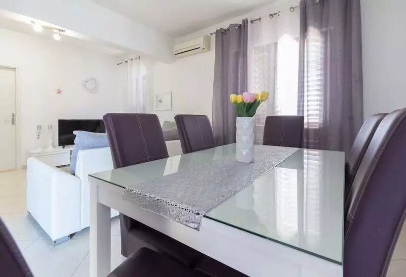 Beautiful Apartment Petra