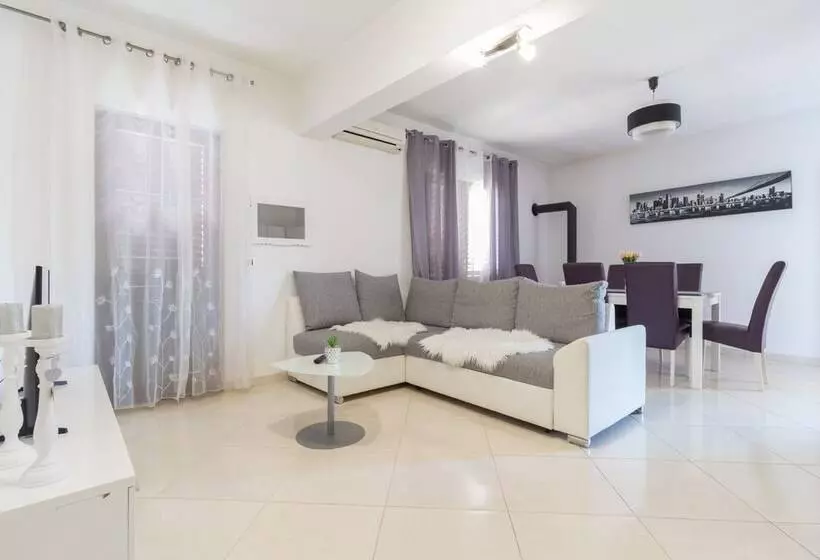 Beautiful Apartment Petra