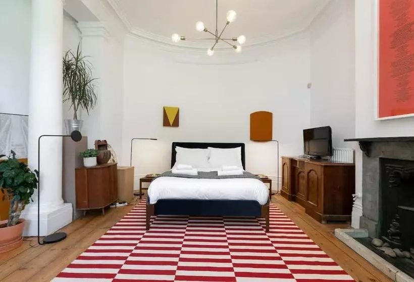 Fantastically Unique House For 3 With Large Garden