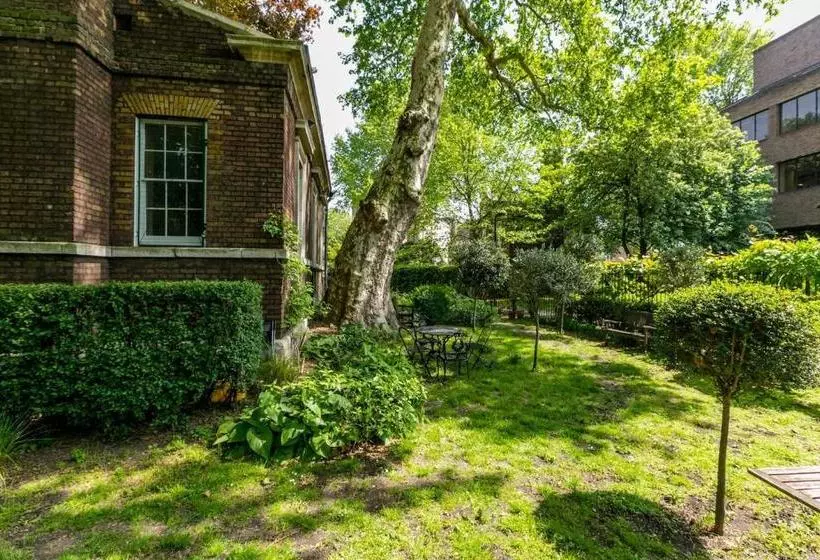Fantastically Unique House For 3 With Large Garden