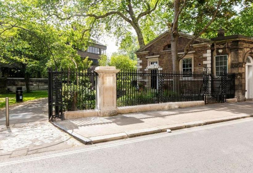 Fantastically Unique House For 3 With Large Garden