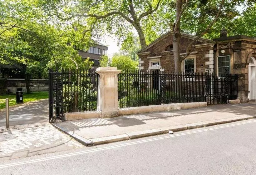 Fantastically Unique House For 3 With Large Garden