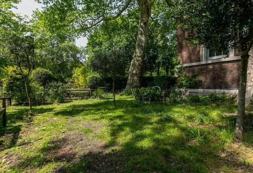 Fantastically Unique House For 3 With Large Garden