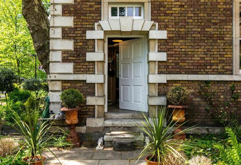 Fantastically Unique House For 3 With Large Garden