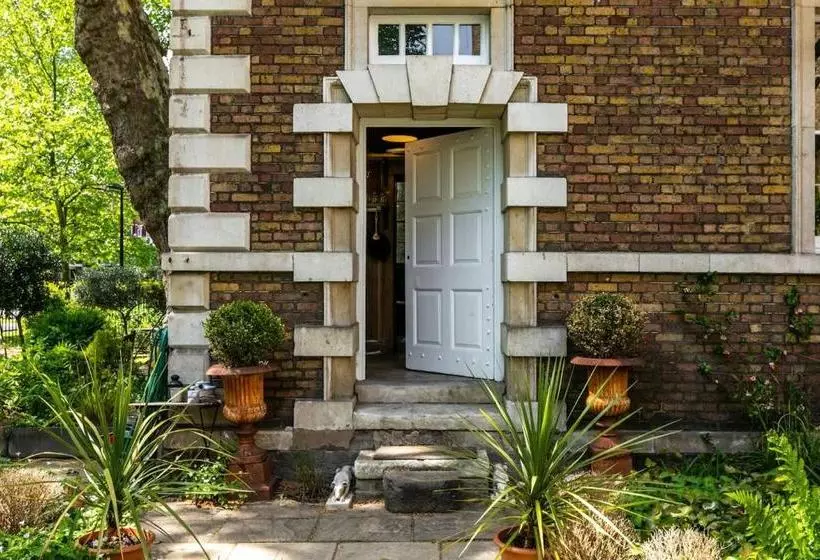 Fantastically Unique House For 3 With Large Garden