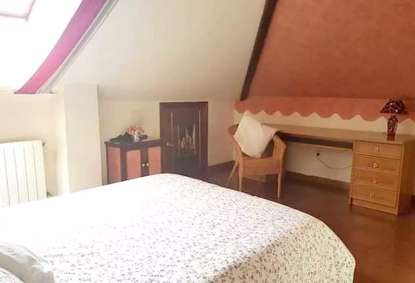 Charming House In Bastian