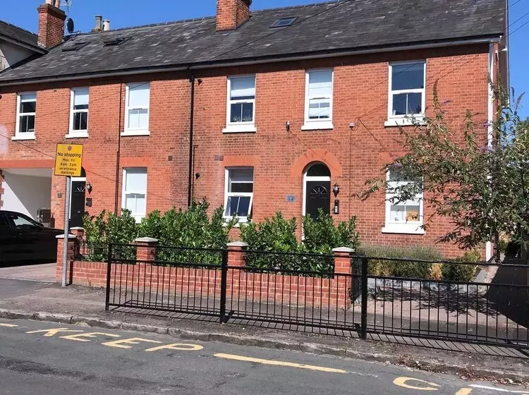 Flat 1 Helena House, 1 Bed, Sleeps 2, Garden