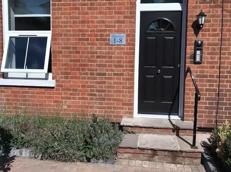 Flat 1 Helena House, 1 Bed, Sleeps 2, Garden